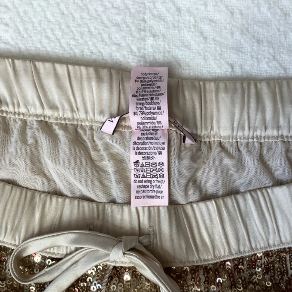 EUC ladies‎ Victoria’s Secret lined gold sequins joggers shiny sz. Xl
